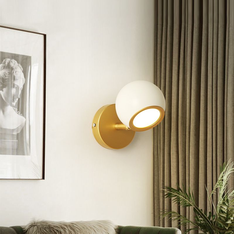 Wandlamp – Elegant bolvormig ontwerp met gouden accenten – Modern decoratieve verlichting