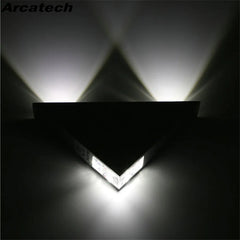 LED Wall Lamp | Aluminum Body Triangle Wall Light - POUEV