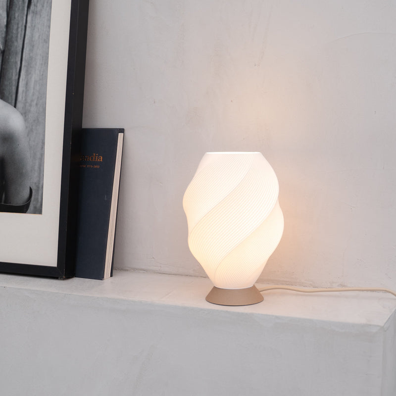 Tafellamp – Gedraaide vorm – Modern design, energiezuinig, geschikt voor elke ruimte
